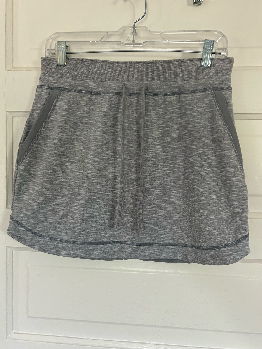 Athleta Heather Gray Drawstring Mini Skirt with Pockets. Like New! Size Small